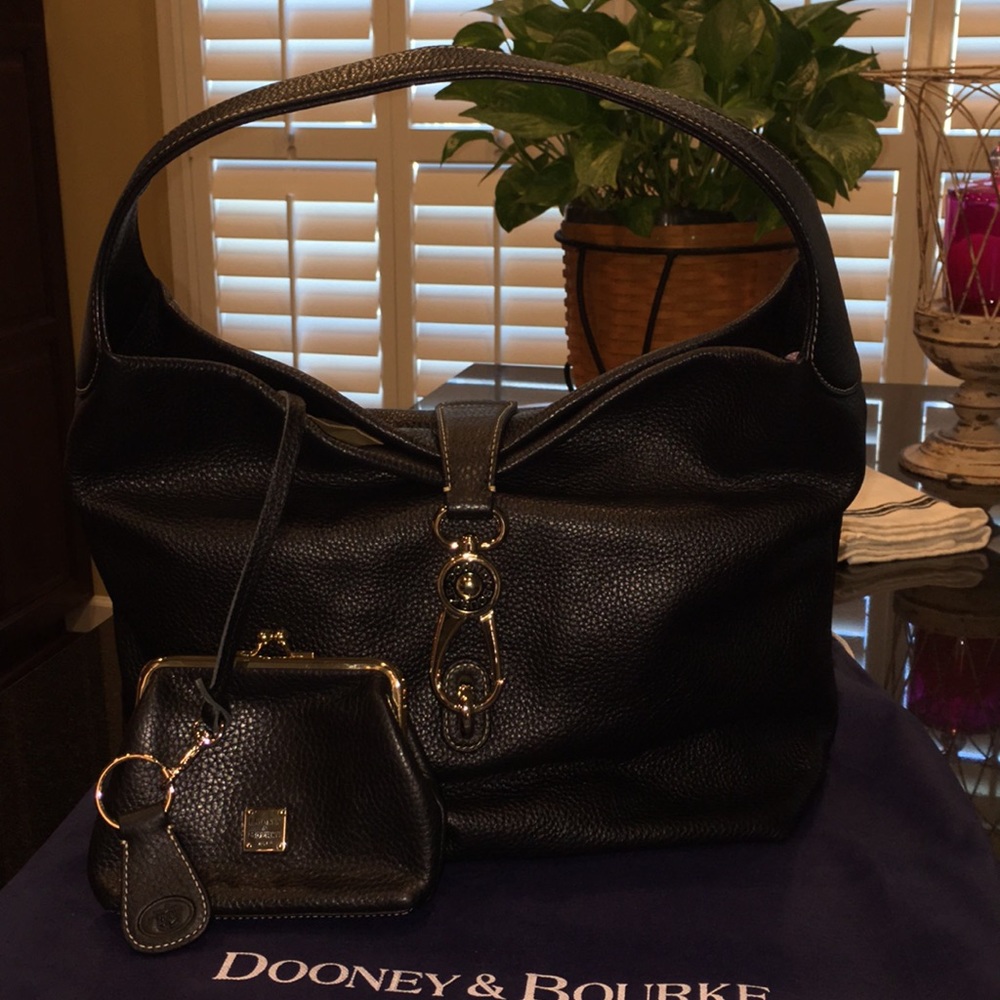 Dooney & Bourke Logo Lock Hobo/Pochette/Key Ring